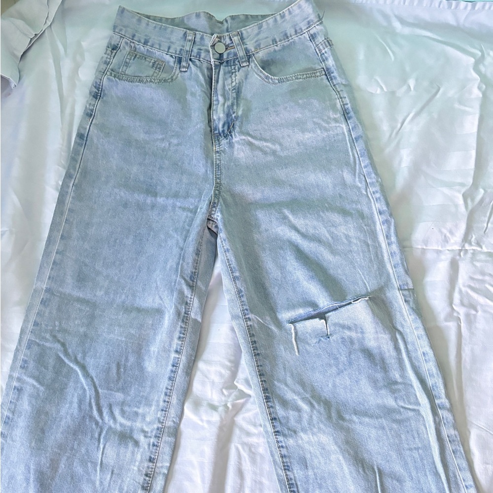 The jeans are from yesstyle in a size small.